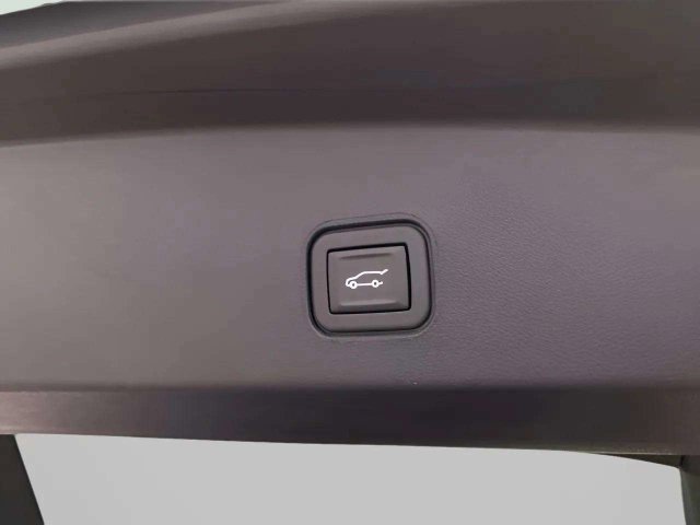 Used 2023 Cadillac Lyriq 2WD image 9