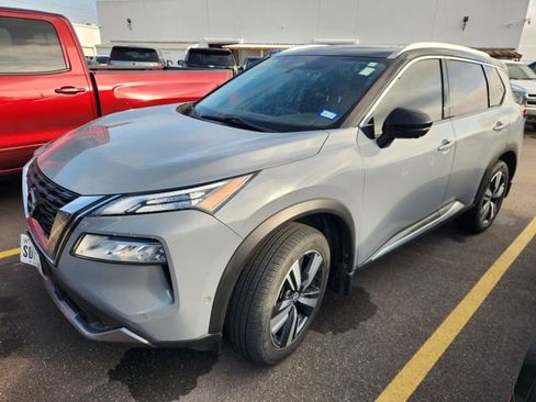 Used 2023 Nissan Rogue SL w/ SL Premium Package image 2