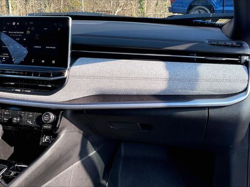 Used 2024 Jeep Compass Latitude w/ Sun and Sound Group image 15