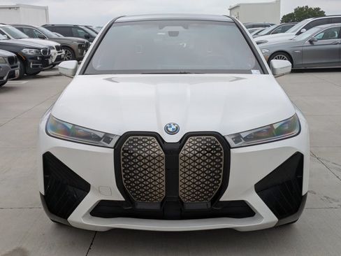 Used 2025 BMW iX xDrive50 w/ Premium Package AWD/4WD image 2