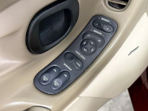 Used 2003 Chevrolet Corvette Coupe w/ Preferred Equipment Group RWD image 17