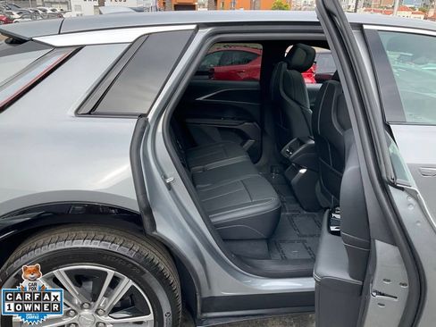 Used 2024 Cadillac Lyriq Luxury AWD/4WD image 53