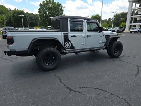 Used 2023 Jeep Gladiator Sport AWD/4WD image 9