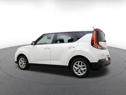 Used 2025 Kia Soul LX w/ LX Technology Package FWD image 7