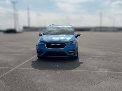 New 2026 Chrysler Pacifica Pinnacle image 2