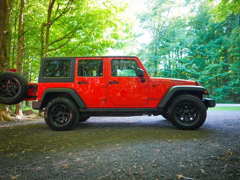 Used 2015 Jeep Wrangler Unlimited Sport AWD/4WD image 6