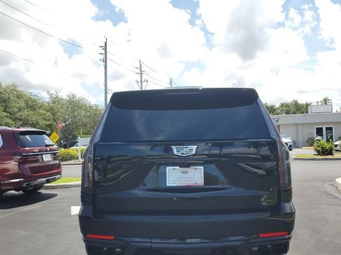 Certified 2025 Cadillac Escalade ESV V w/ LPO, ONYX Package AWD/4WD image 13