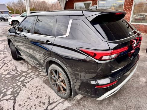 Used 2024 Mitsubishi Outlander SE image 3
