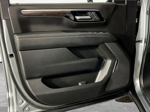 Used 2025 Chevrolet Tahoe LT RWD image 20