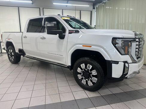 Certified 2025 GMC Sierra 3500 Denali w/ Denali Reserve Package image 3