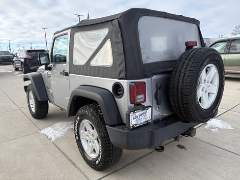Used 2018 Jeep Wrangler Sport AWD/4WD image 7