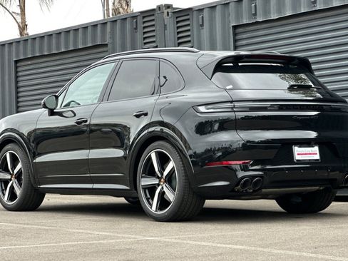 New 2026 Porsche Cayenne GTS image 3