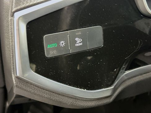 Used 2025 Audi Q3 2.0T Premium AWD/4WD image 17