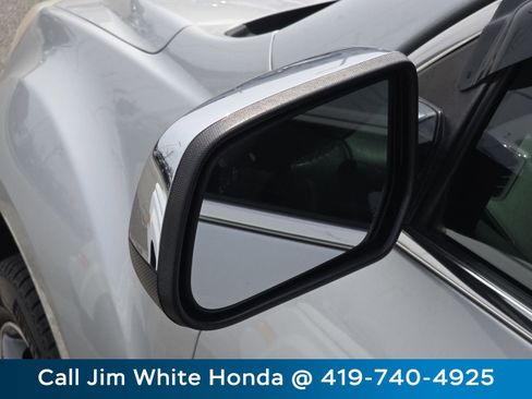 Used 2016 Chevrolet Equinox LTZ w/ Enhanced Convenience Package image 10