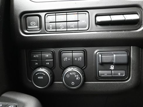 Used 2023 Chevrolet Tahoe Premier w/ Advanced Technology Package AWD/4WD image 32