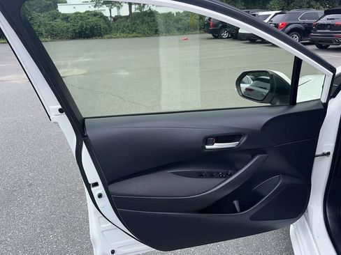 Used 2020 Toyota Corolla LE FWD image 14