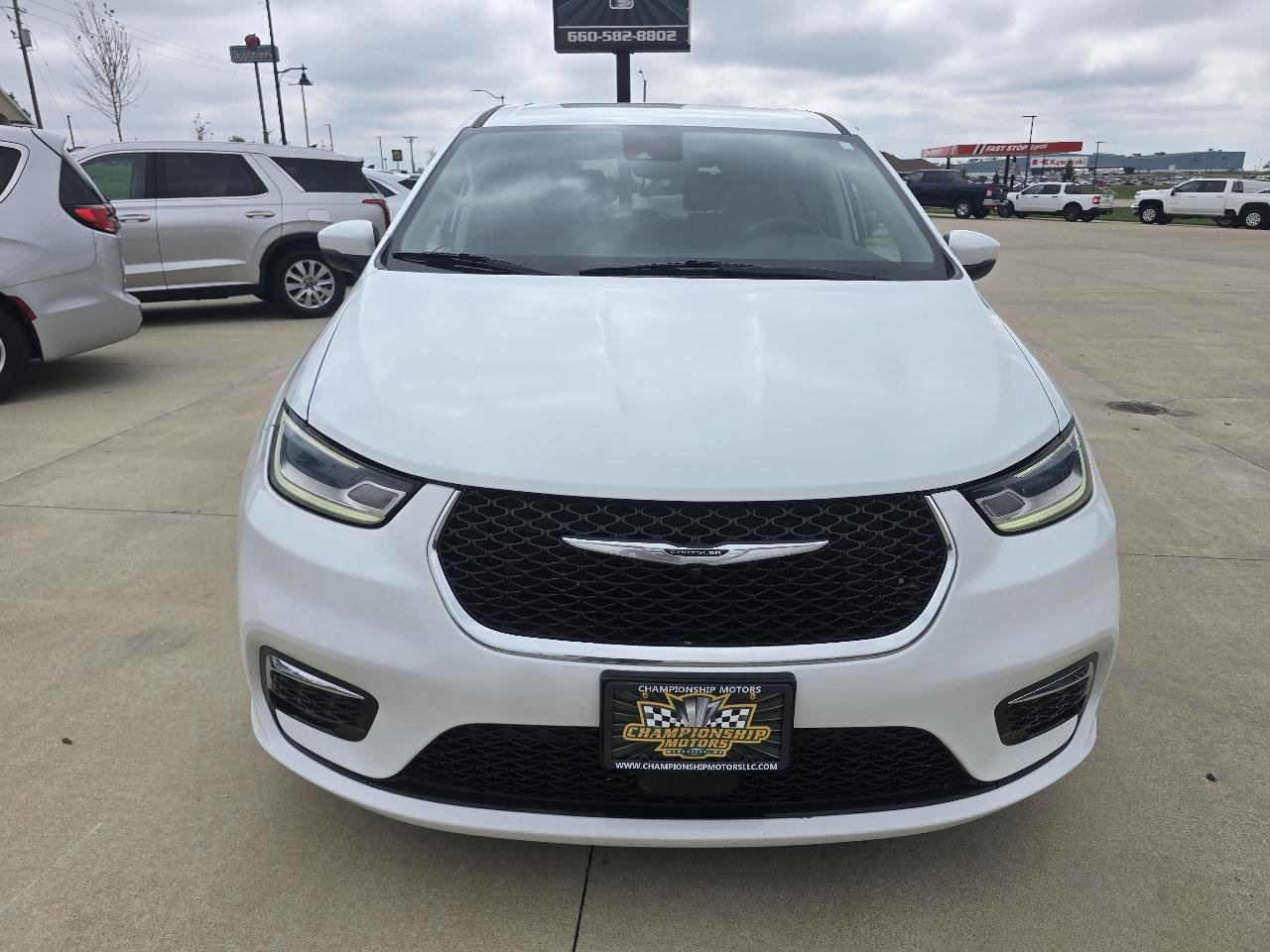 Used 2023 Chrysler Pacifica Touring-L FWD image 13