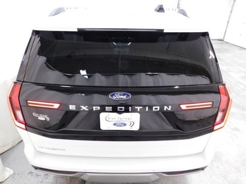 New 2025 Ford Expedition Platinum image 4