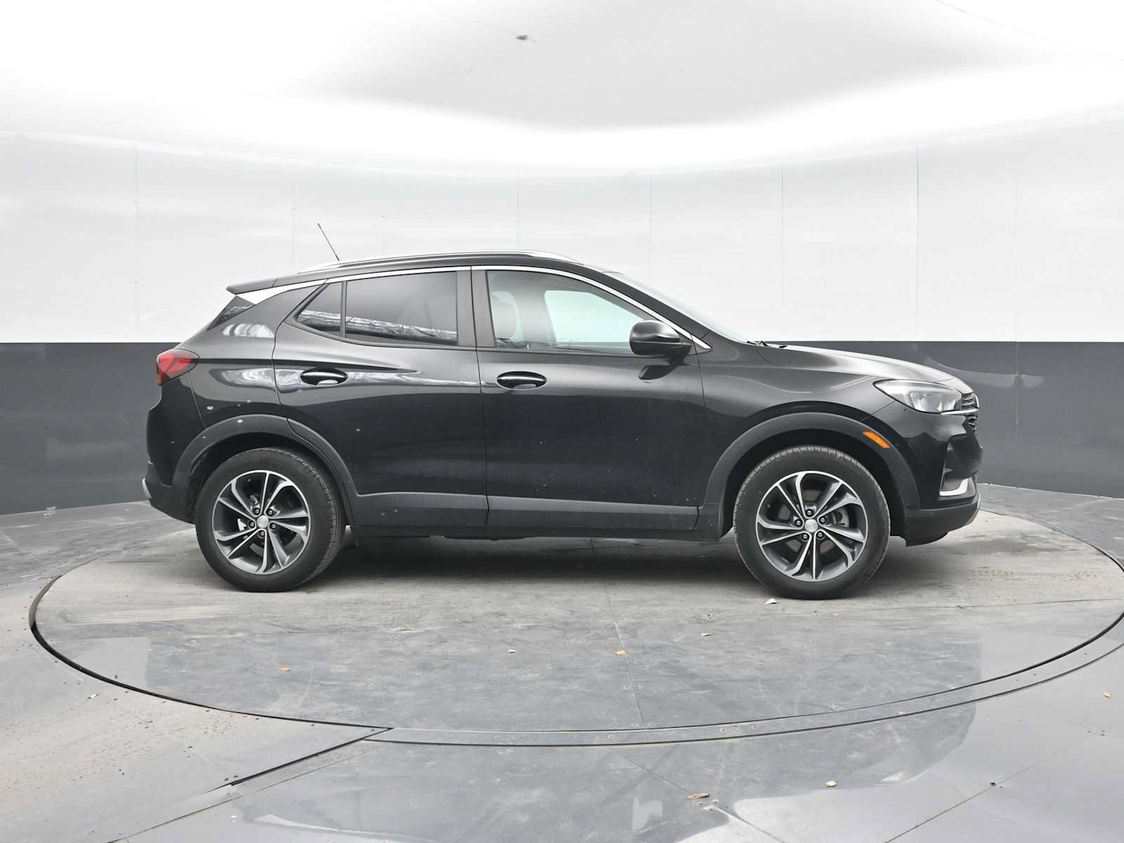 Used 2023 Buick Encore GX Select w/ Safety Package II AWD/4WD image 9