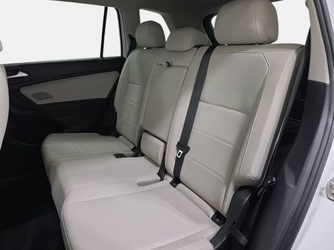 Used 2019 Volkswagen Tiguan SE AWD/4WD image 13