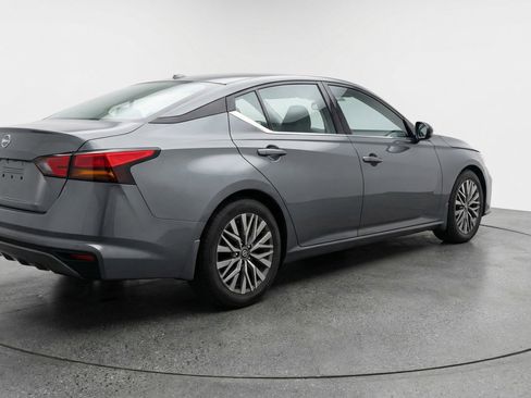 Used 2025 Nissan Altima 2.5 SV image 9