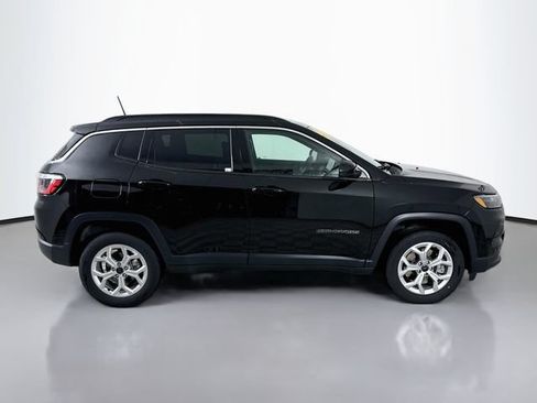 Used 2025 Jeep Compass Latitude AWD/4WD image 8