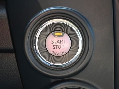 Used 2024 Nissan Titan SV AWD/4WD image 30