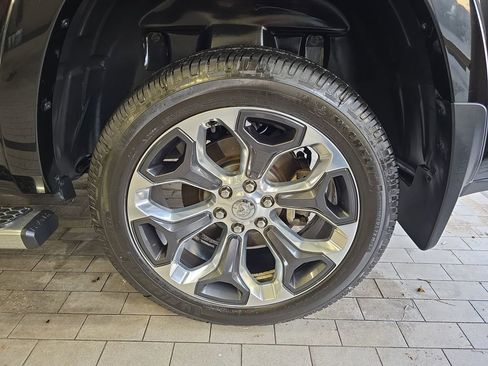 Used 2019 RAM 1500 Limited w/ Body Color Bumper Group image 34