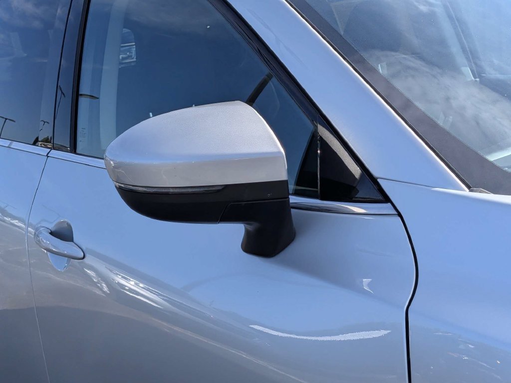 Used 2025 Nissan Pathfinder SV FWD image 9
