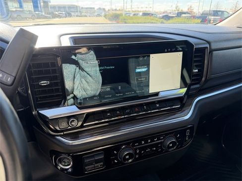 Used 2024 Chevrolet Silverado 1500 LT image 24