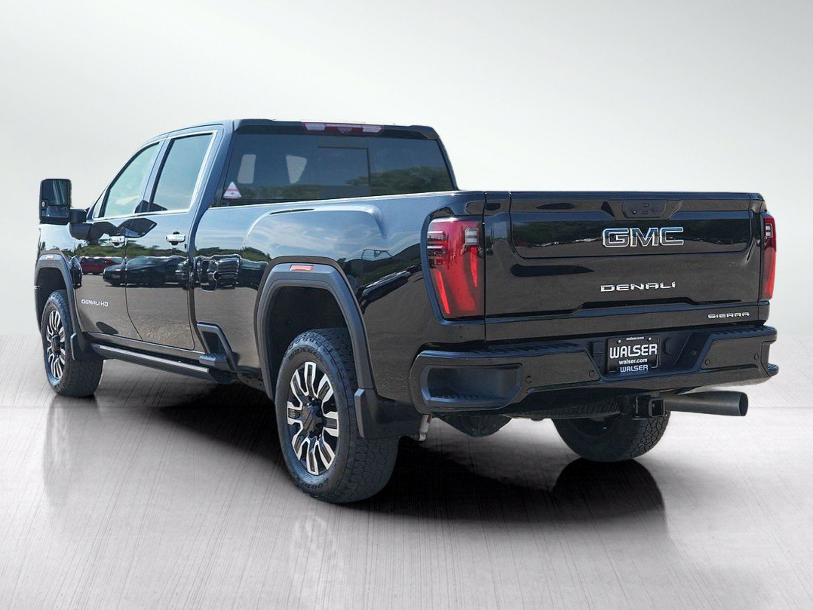 Used 2025 GMC Sierra 2500 Denali Ultimate AWD/4WD image 3