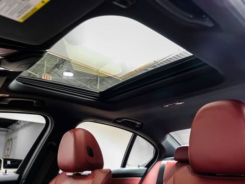 Used 2024 BMW 330i xDrive Sedan w/ Premium Package image 5