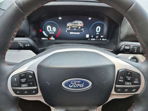 Certified 2025 Ford Explorer Active image 28