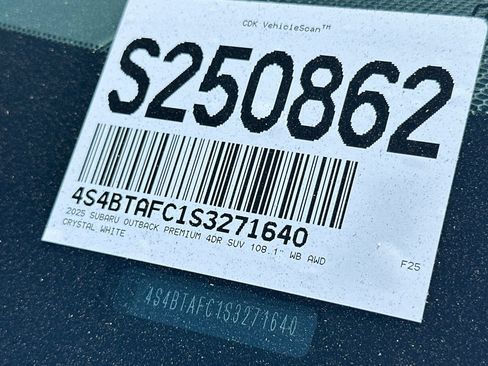 Certified 2025 Subaru Outback Premium AWD/4WD image 4