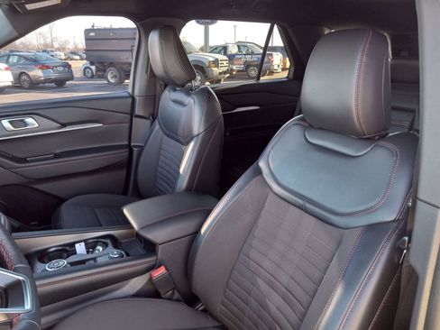 Used 2025 Ford Explorer ST-Line w/ ST-Line Street Pack image 13