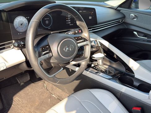 Used 2023 Hyundai Elantra Limited FWD image 13