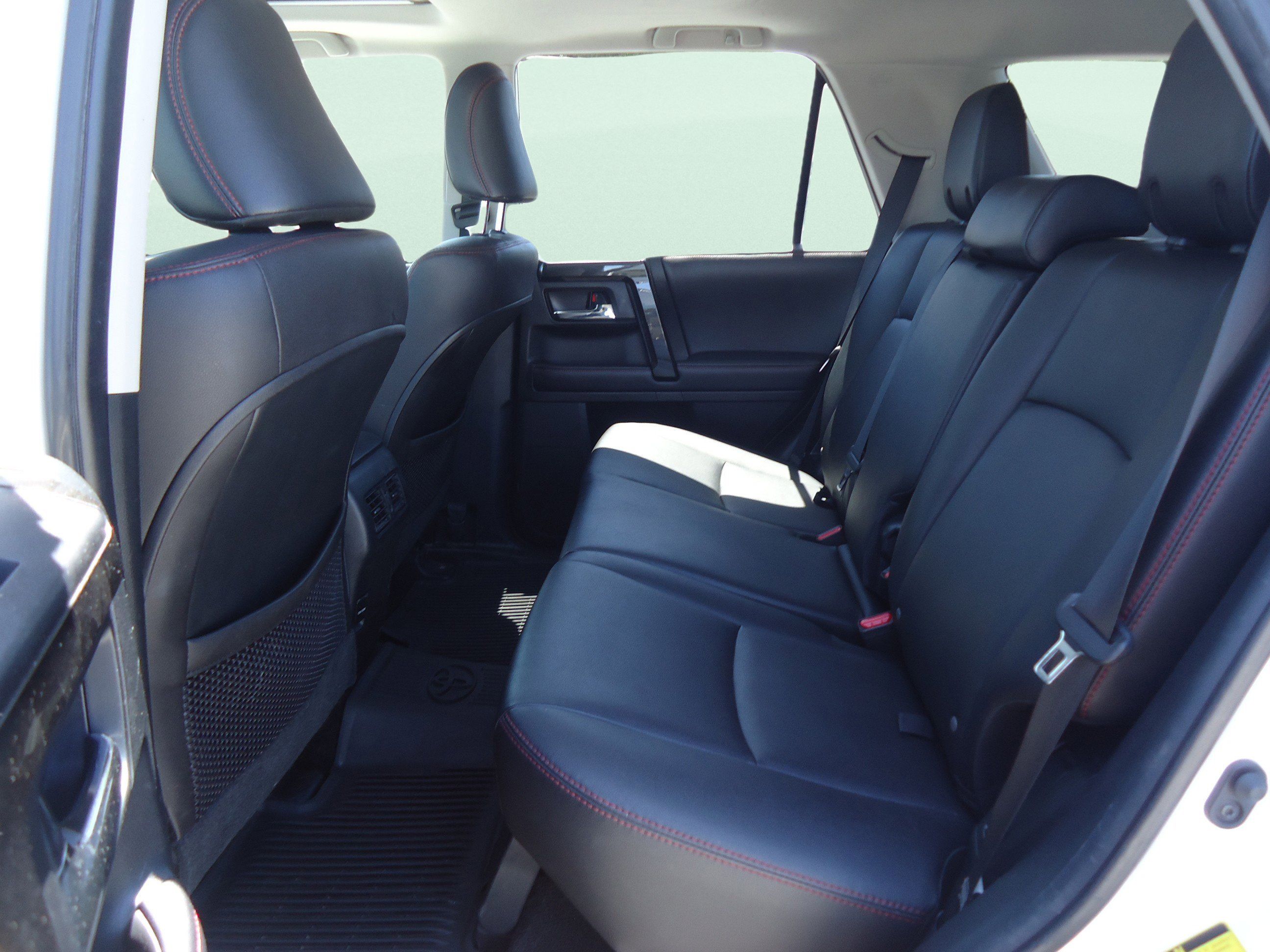Used 2018 Toyota 4Runner TRD Off-Road Premium AWD/4WD image 31