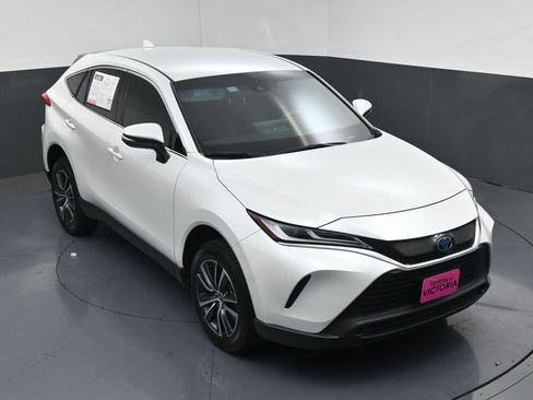 Used 2023 Toyota Venza LE image 14