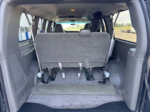 Used 2003 GMC Savana 1500 Passenger w/ Sle Preferred Equipment Group image 31