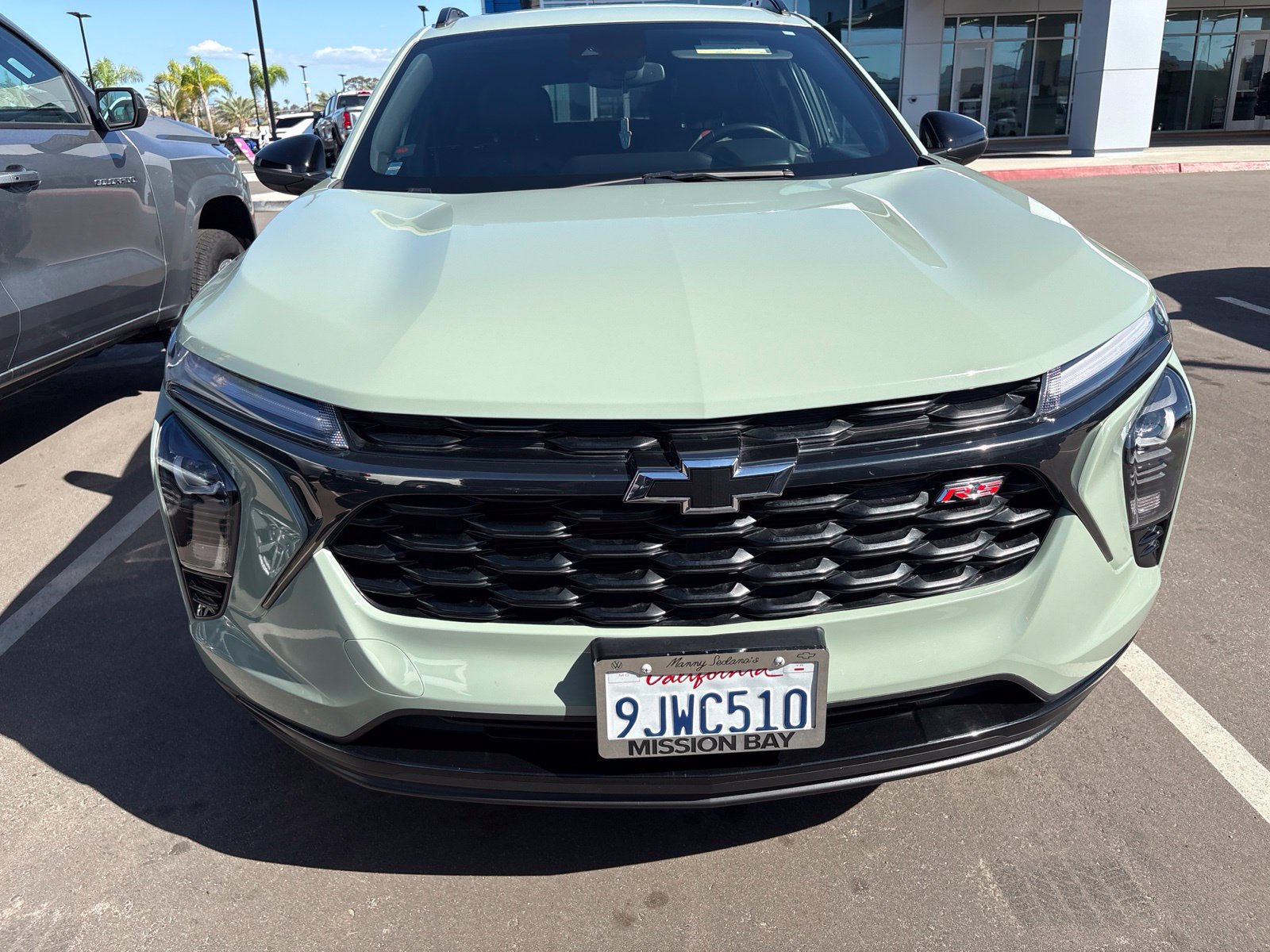 Used 2024 Chevrolet Trax RS w/ Sunroof Package FWD image 2