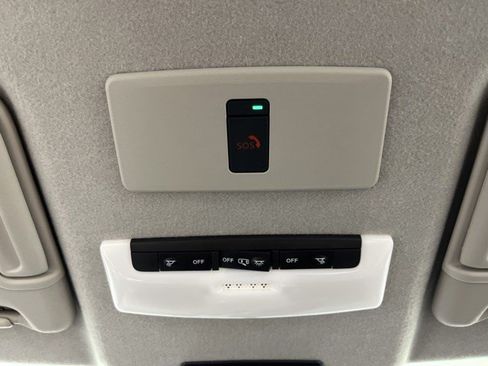 Used 2024 Nissan Kicks SR w/ SR Premium Package FWD image 28