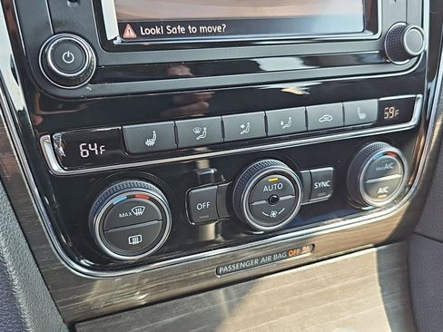 Used 2017 Volkswagen Passat 1.8T SEL Premium image 19