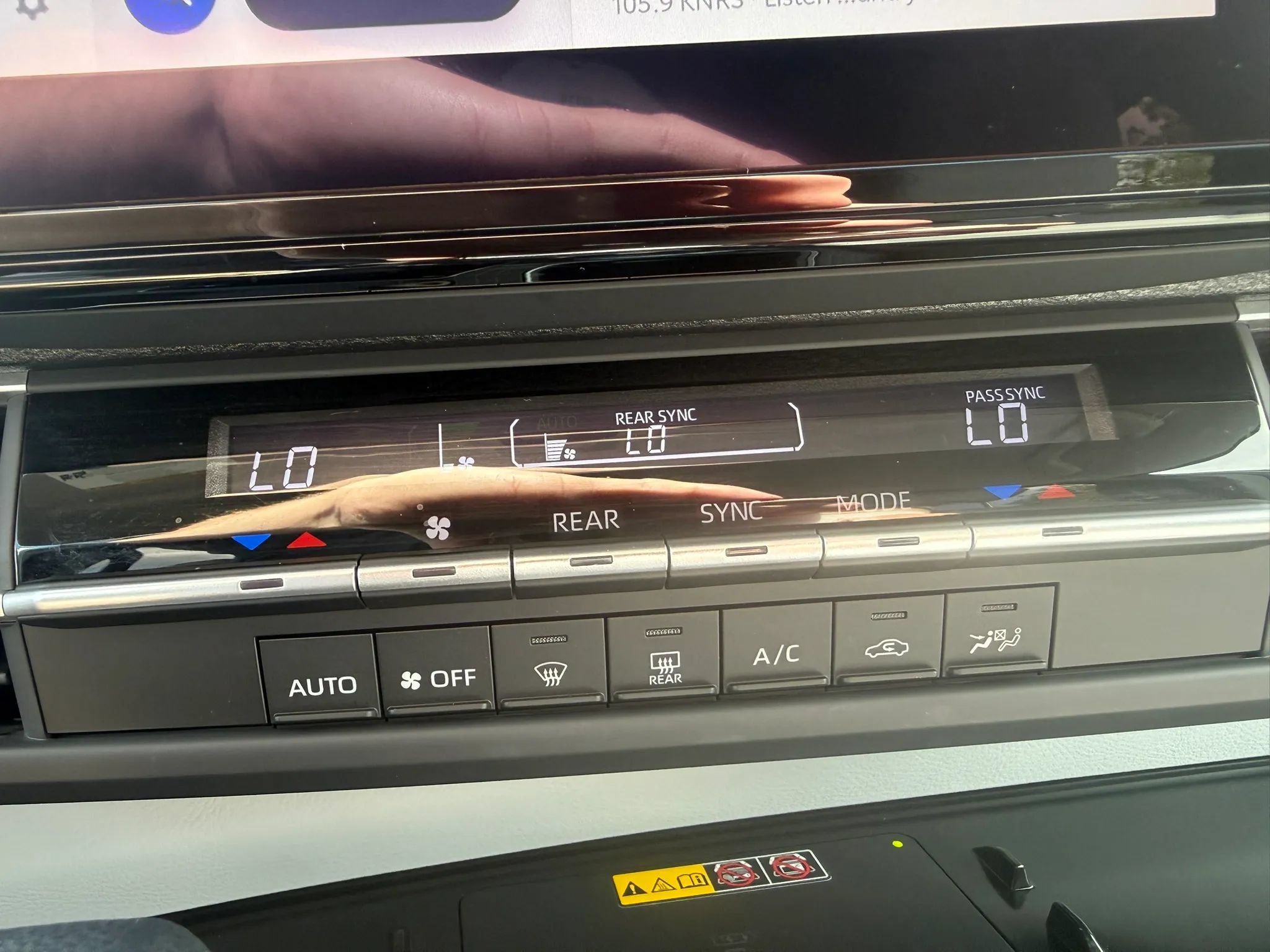 Used 2025 Toyota Sienna LE FWD image 15