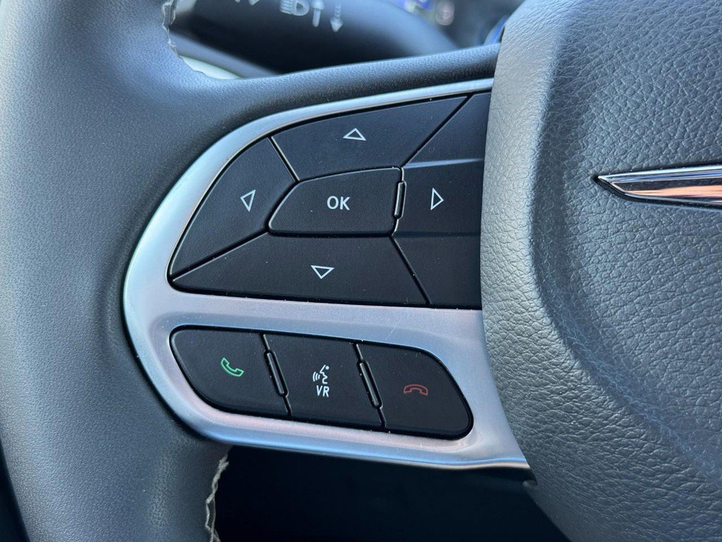 Used 2025 Chrysler Pacifica Select FWD image 20