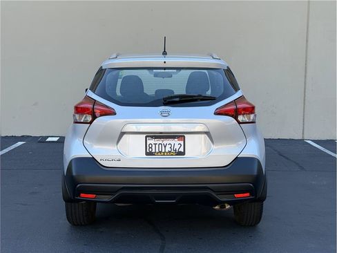 Used 2018 Nissan Kicks S FWD image 5