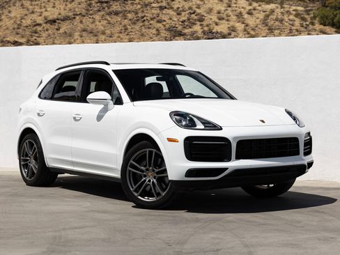 Certified 2023 Porsche Cayenne Platinum Edition AWD/4WD image 9