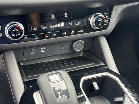 New 2025 Mitsubishi Outlander SEL image 26