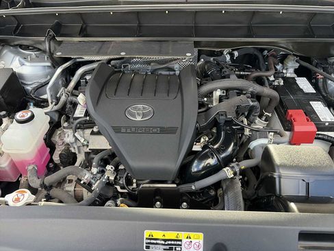 Used 2023 Toyota Highlander L FWD image 17