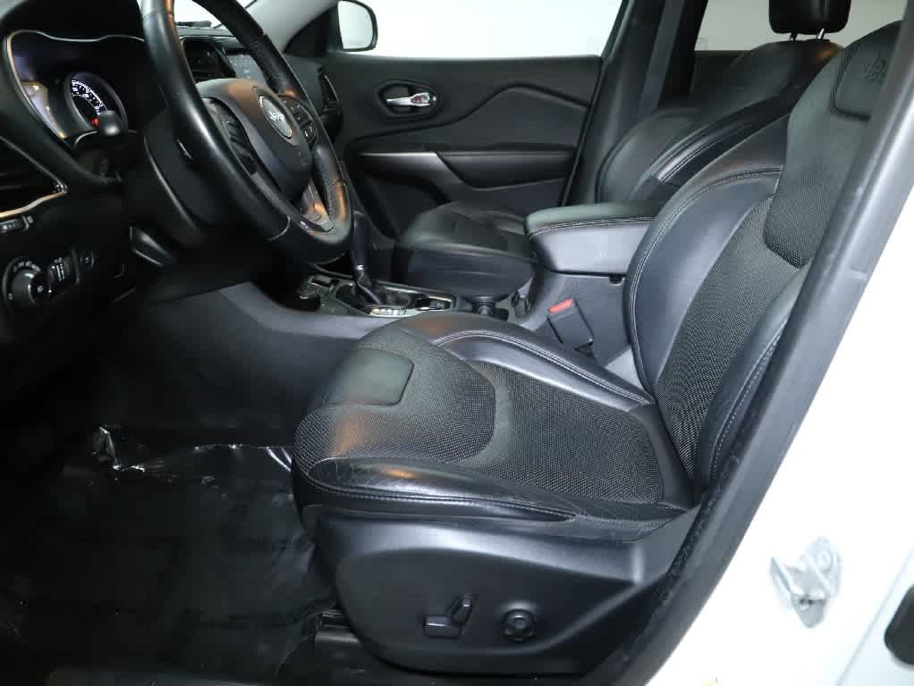 Used 2019 Jeep Cherokee Limited w/ Technology Group AWD/4WD image 18