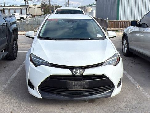 Used 2019 Toyota Corolla LE image 2